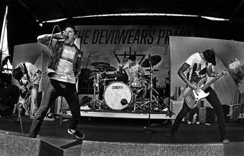 live music photography the devil wears prada at warped tour detroit 2011